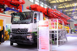 三一重工奔馳底盤泵車